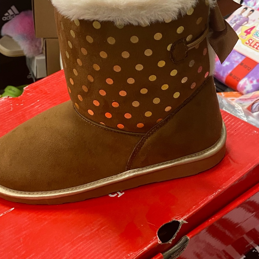 Super cute suede feel Boots